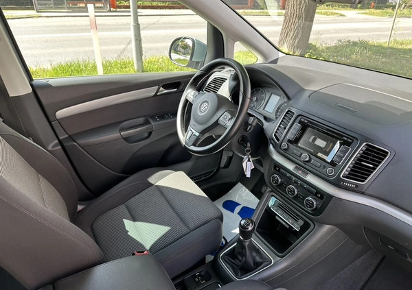 Volkswagen Sharan cena 41600 przebieg: 278000, rok produkcji 2013 z Śrem małe 277